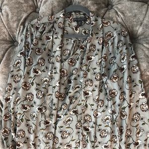 Flower blouse. Sz Medium.